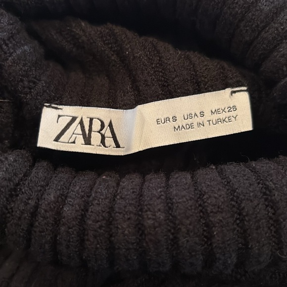 Zara cropped black turtleneck ribbed sweater
Sz S - Picture 7 of 8